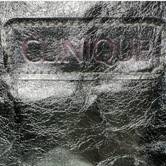 CLINIQUE NWT FOIL LOOK TOTE AND GIFT SET - Picture 2 of 9